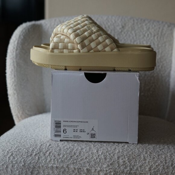 BRAND NEW WOMEN'S JORDAN SOPHIA SLIDE SIZE 6 - Picture 2 of 5